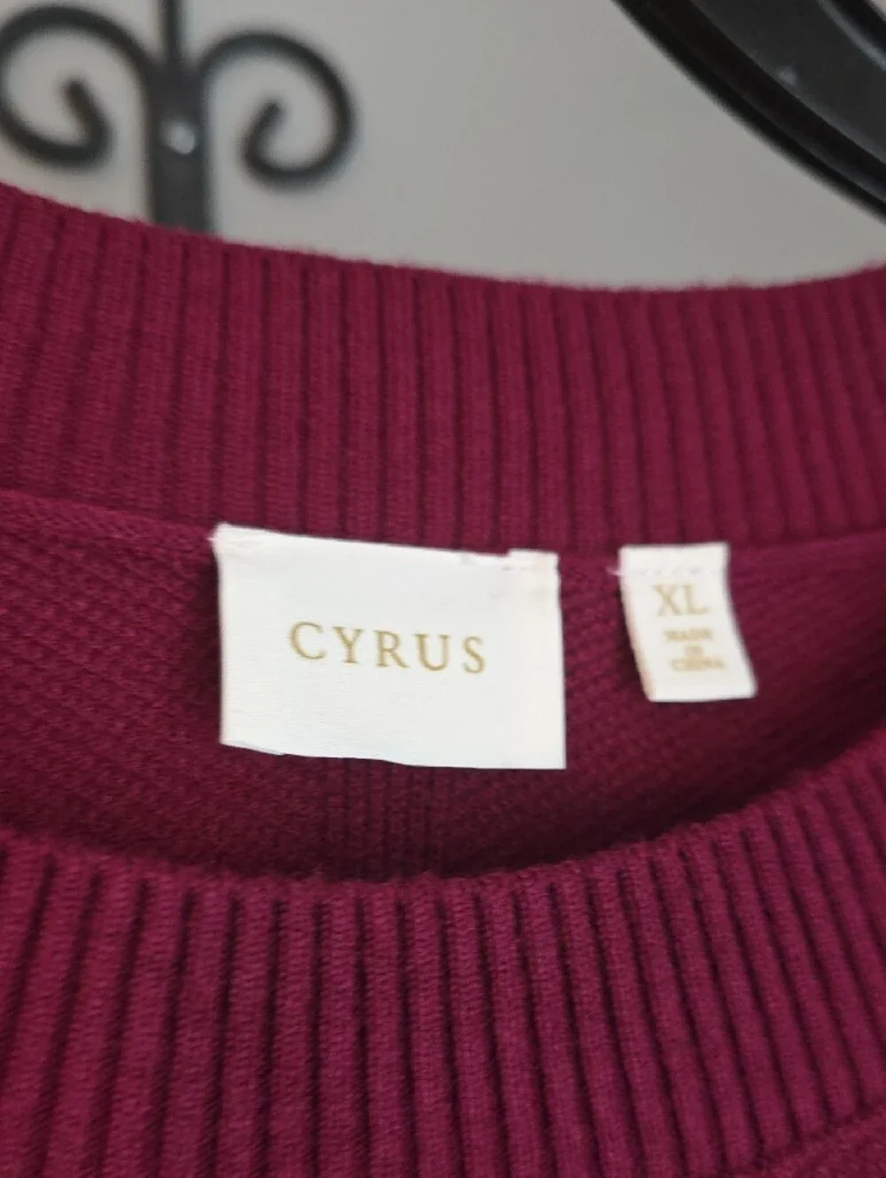 Cyrus Women's Scoopneck Sweater in Berry Size XL NWT